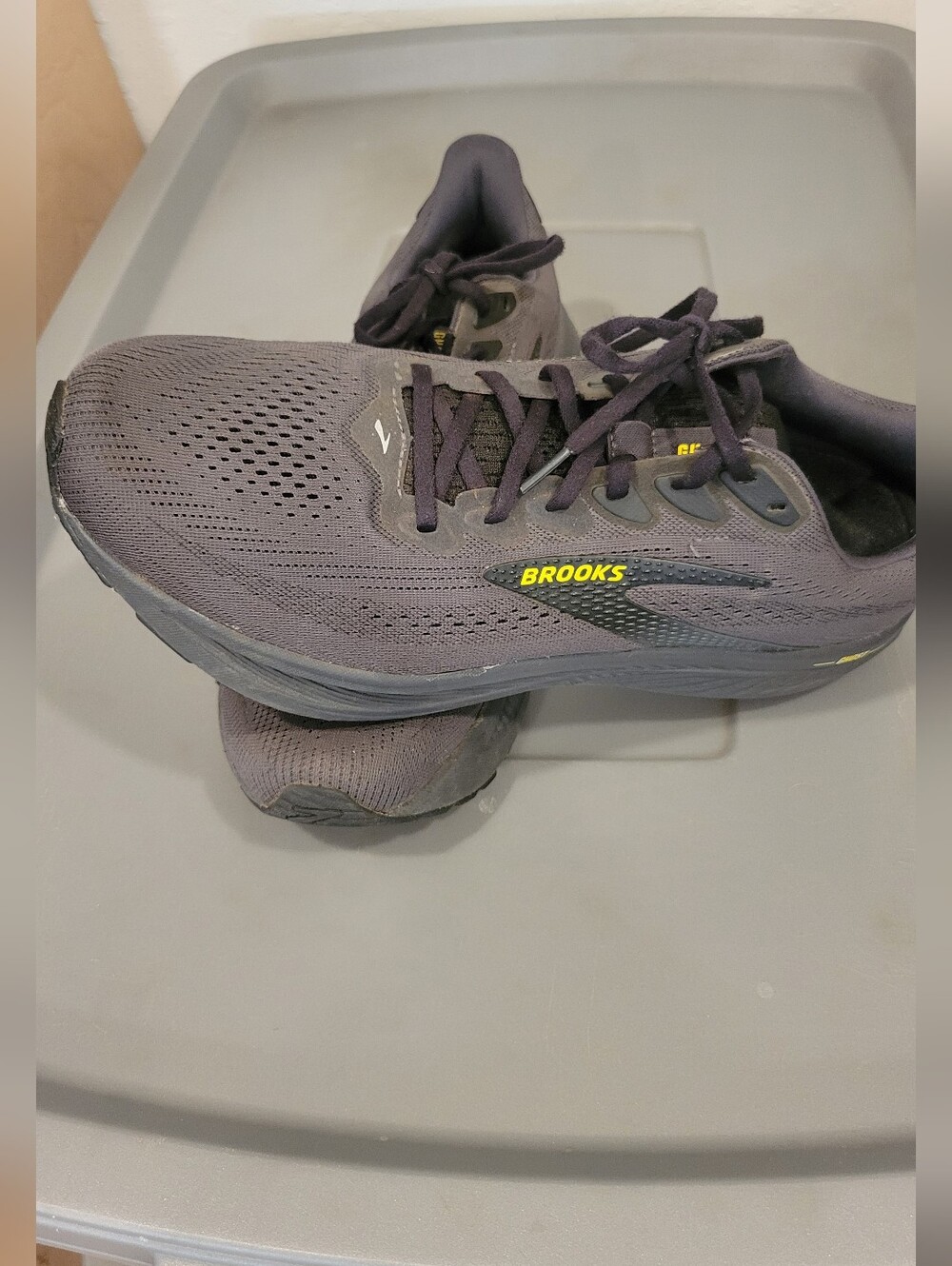 Brooks Ghost 17 running shoes feature a dark ebony and black colorway. Mens 13